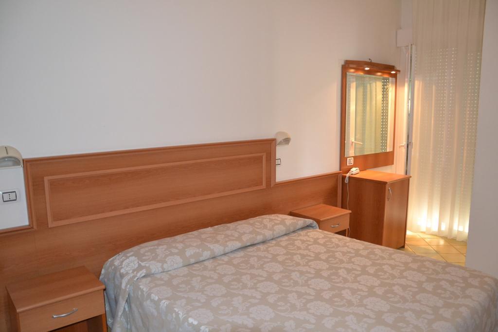 Hotel Ariston Misano Adriatico Zimmer foto